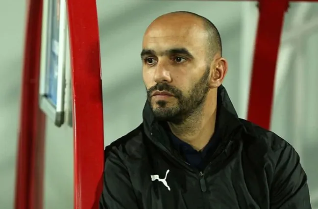 En quelle année Walid Regragui a-t-il commencé sa carrière d'entraîneur professionnel ?