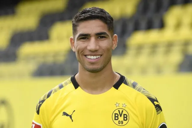 Quel est le club où Achraf Hakimi a commencé sa carrière professionnelle avant de rejoindre le Borussia Dortmund en Allemagne ?
