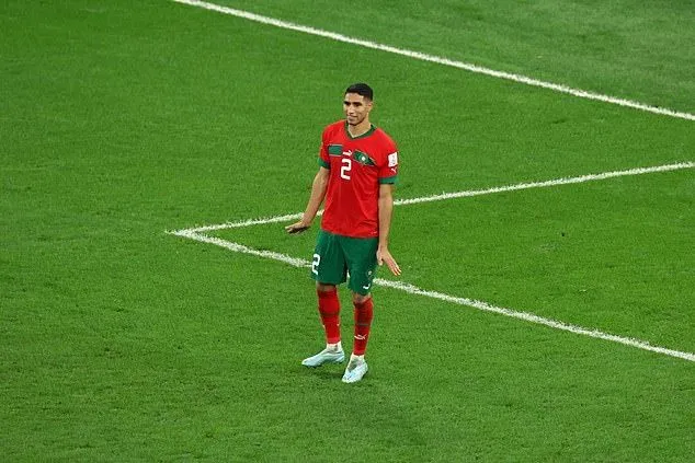 Quelle équipe nationale Achraf Hakimi a-t-il représentée au niveau des jeunes avant de jouer pour l'équipe senior du Maroc ?
