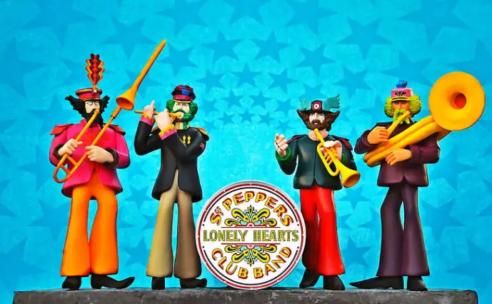 Quel groupe a sorti l'album "Sgt. Pepper's Lonely Hearts Club Band" en 1967 ?