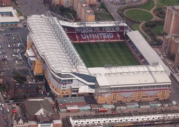 Quel est le stade précédent de West Ham United F.C. avant le déménagement au London Stadium?