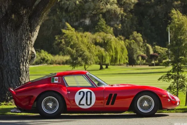2. Combien de voitures Ferrari 250 GTO ont été produites au total ?