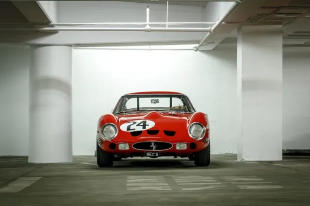 Sur quelle course la Ferrari 250 GTO a-t-elle remporté sa première victoire majeure en 1962 ?