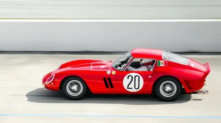 Quelle est la vitesse maximale atteinte par la Ferrari 250 GTO ?