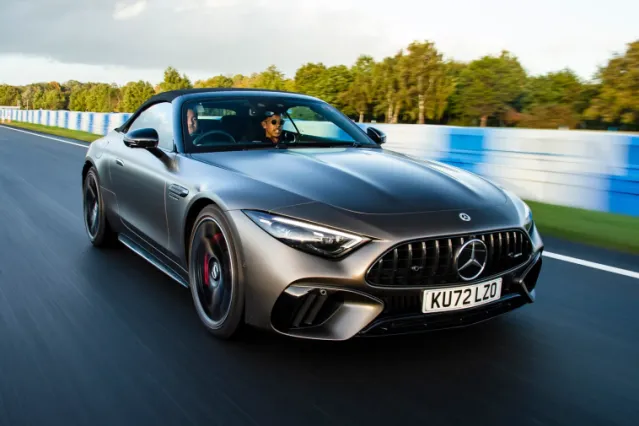 Quelle vitesse maximale peut atteindre la SL 55 en option ?