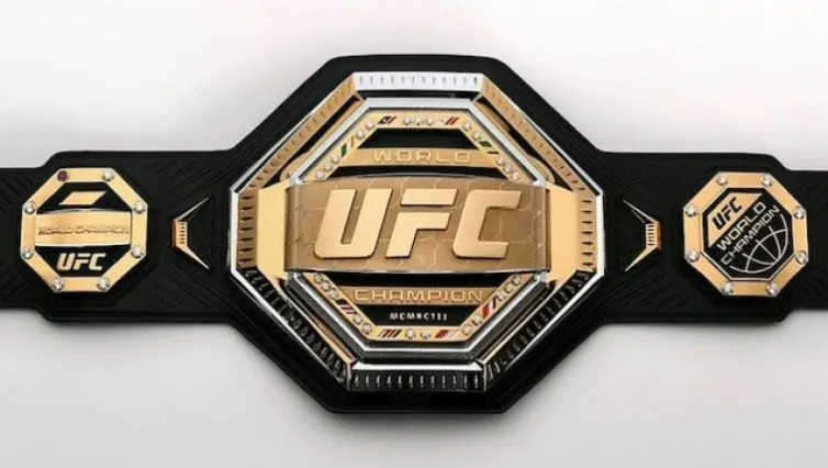 Qui est l'actuel champion poids léger de l'UFC ?
