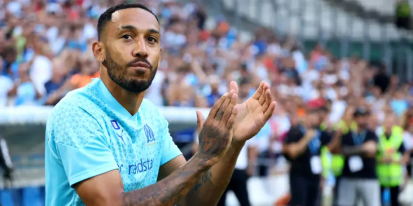 Dans quel club Pierre-Emerick Aubameyang a-t-il débuté sa carrière professionnelle ?