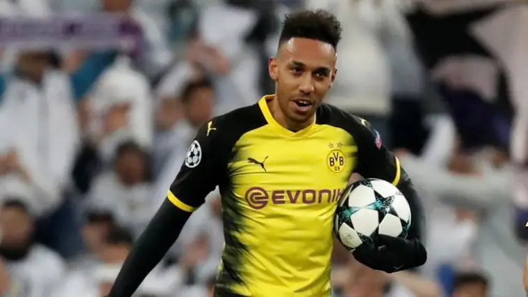 Quelle est la position de jeu principale de Pierre-Emerick Aubameyang sur le terrain ?