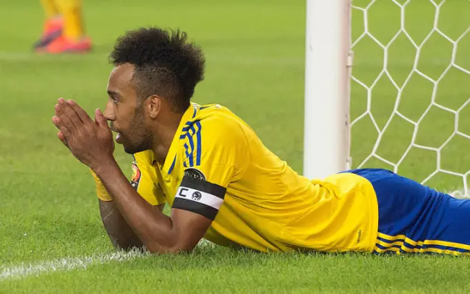 Quel est le numéro de maillot que porte généralement Aubameyang en équipe nationale ?