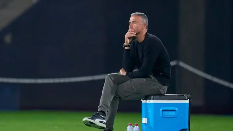 Quel club Luis Enrique a-t-il rejoint en tant qu'entraîneur pour la première fois après sa retraite en tant que joueur ?