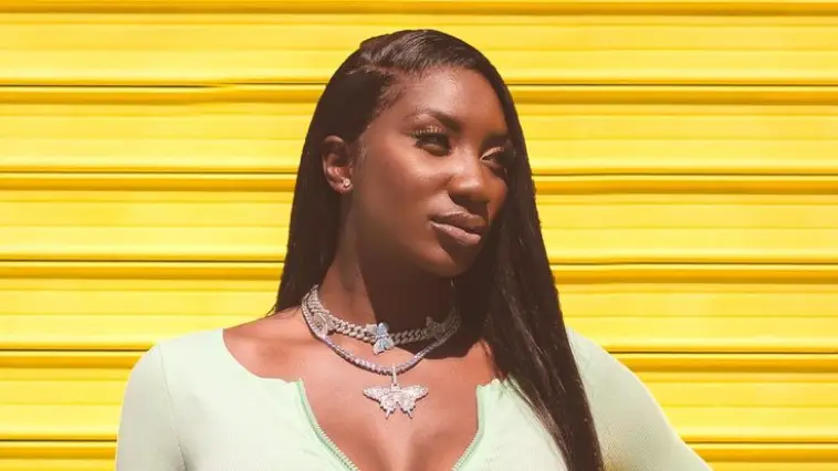 Quel est le nom du deuxième album studio d'Aya Nakamura, sorti en novembre 2020 ?