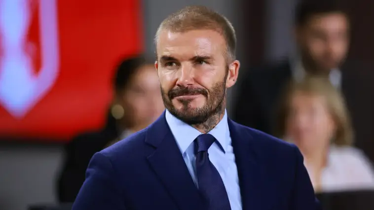 Dans quel club David Beckham a-t-il débuté sa carrière professionnelle ?