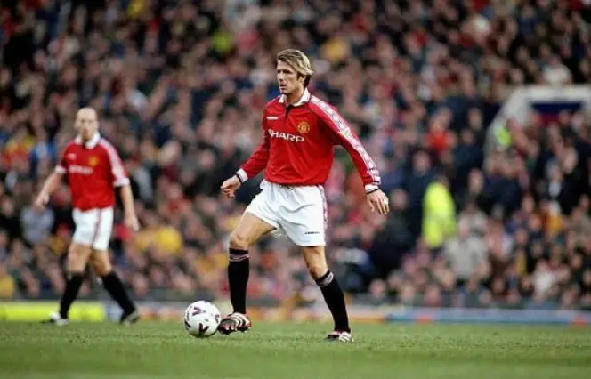 Quel numéro de maillot David Beckham portait-il lors de son passage à Manchester United ?