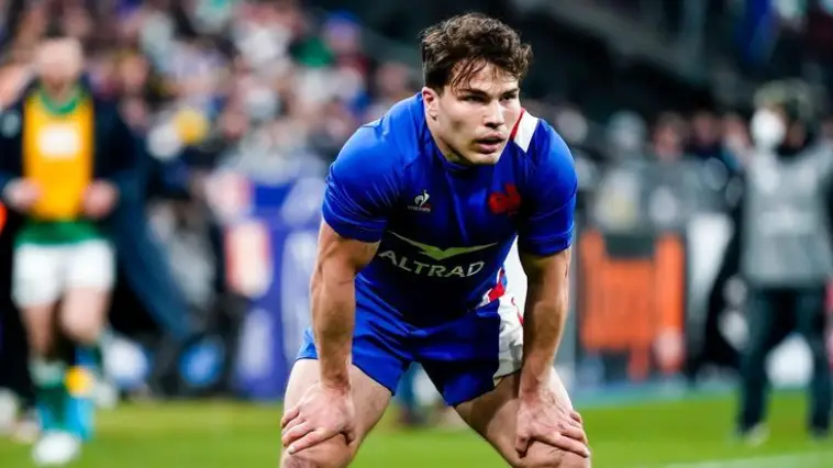 En quelle année Antoine Dupont a-t-il fait ses débuts en équipe nationale de rugby de France ?