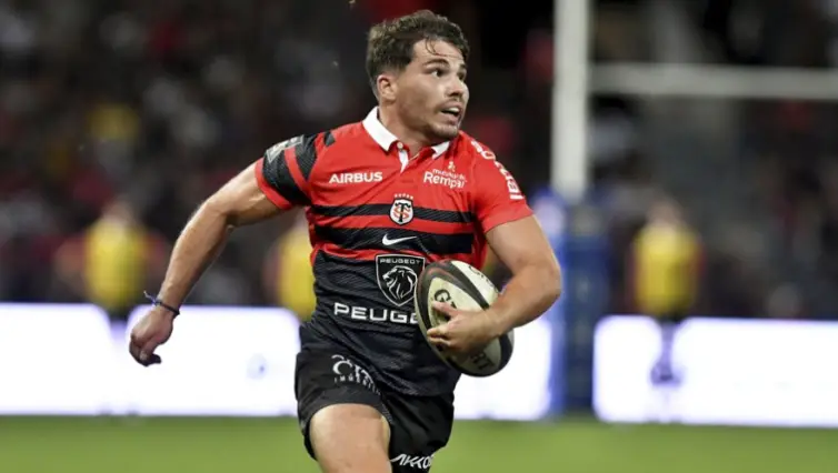Quel est le numéro de maillot d'Antoine Dupont au Stade Toulousain ?