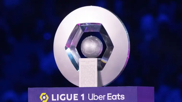 Quel est le premier club à avoir remporté un titre de champion de France entre l'Olympique de Marseille et le Paris Saint-Germain ?