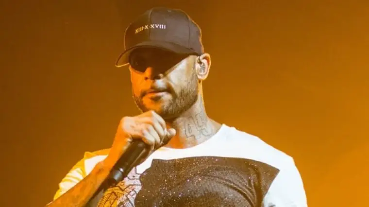Quel est le nom de l'album de Booba sorti en 2002, qui comprend des titres tels que "Destinée" et "Repose en paix" ?