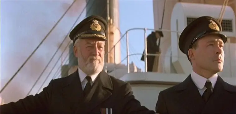 Quel est le nom du capitaine du Titanic dans le film ?