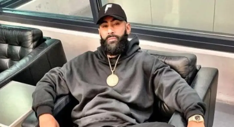 Quel est le nom de la mixtape de La Fouine sortie en 2011 et comprenant le titre à succès "Papa" ?