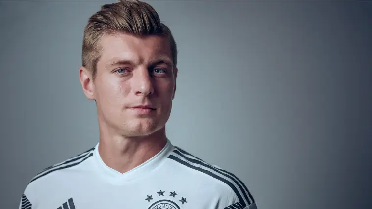 Quel est le numéro de maillot habituel de Toni Kroos lorsqu'il joue pour l'équipe nationale allemande ?