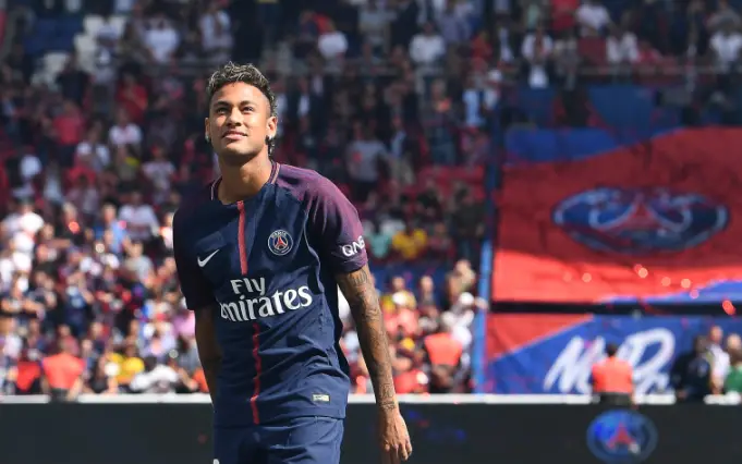 Combien de buts Neymar a-t-il marqués lors de sa première saison avec le Paris Saint-Germain ?