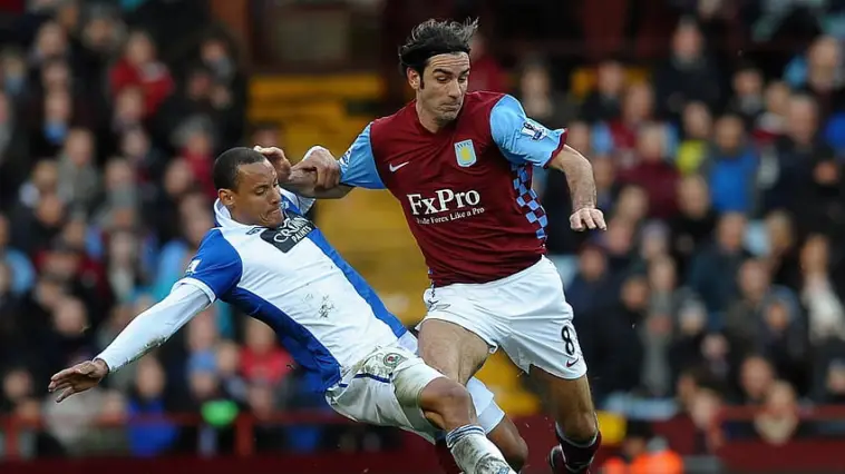 Quel est le poste de jeu principal de Robert Pirès sur le terrain ?