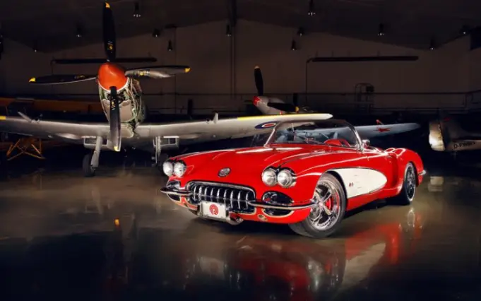 Quel est le modèle emblématique de Chevrolet qui a été présenté pour la première fois en 1953 ?