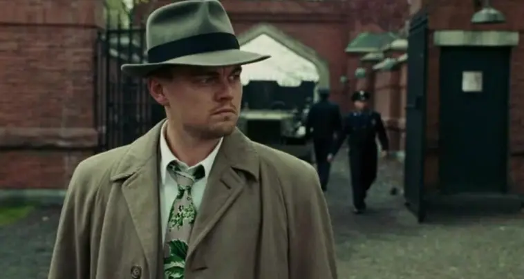 Dans quel film de Martin Scorsese, Leonardo DiCaprio incarne-t-il un détective chargé d'enquêter sur une institution mentale ?