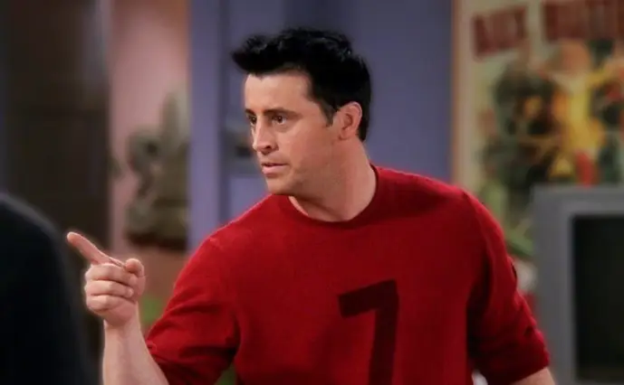 Quelle actrice joue le rôle d'Estelle, l'agent de Joey ?
