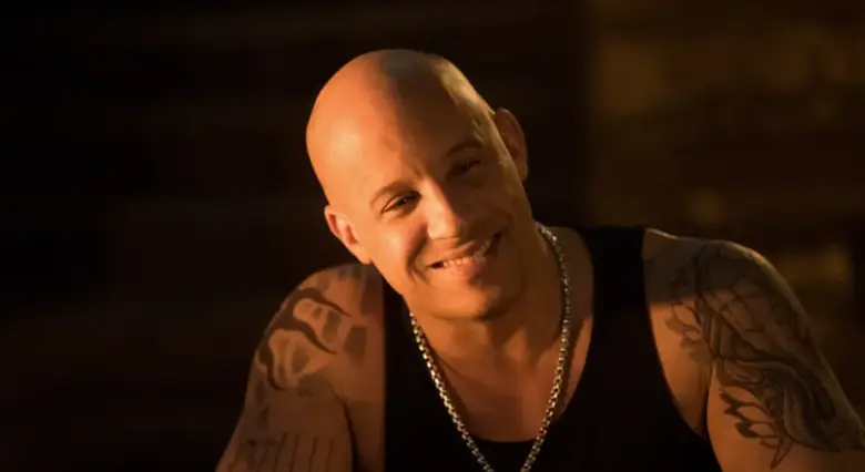 Quel sport extrême pratique Xander Cage au début du film ?