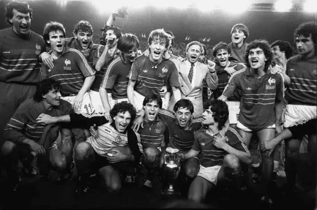 En quelle année la France a-t-elle remporté son premier Championnat d'Europe des Nations (Euro) ?