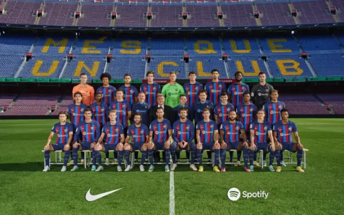 Joan Laporta a joué un rôle crucial dans le développement du modèle de jeu du FC Barcelone. Quel est le nom de cette philosophie de jeu inspirée de Johan Cruyff ?