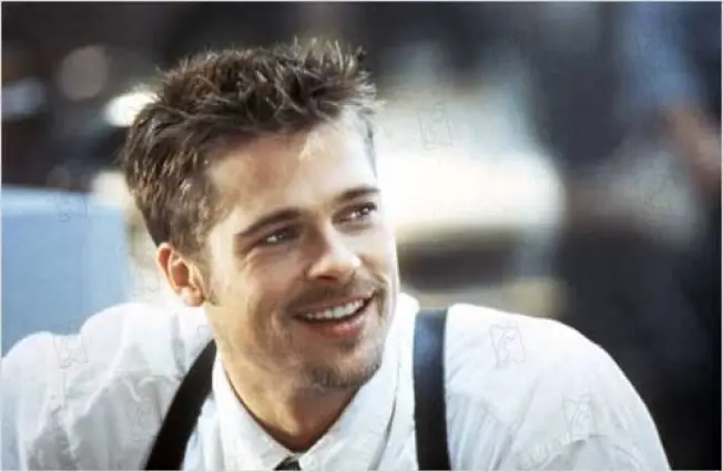 En 2000, Brad Pitt a joué le rôle d'un tueur en série dans quel film culte ?