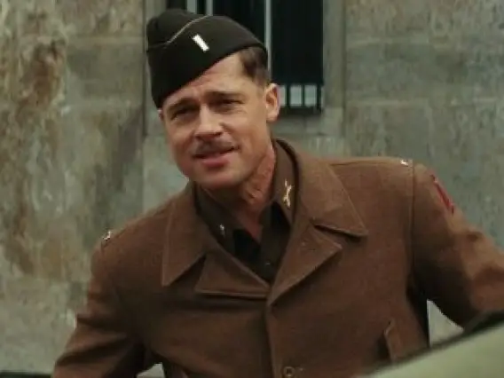 Quel film a vu Brad Pitt jouer un rôle majeur dans la lutte contre les nazis en 2009 ?