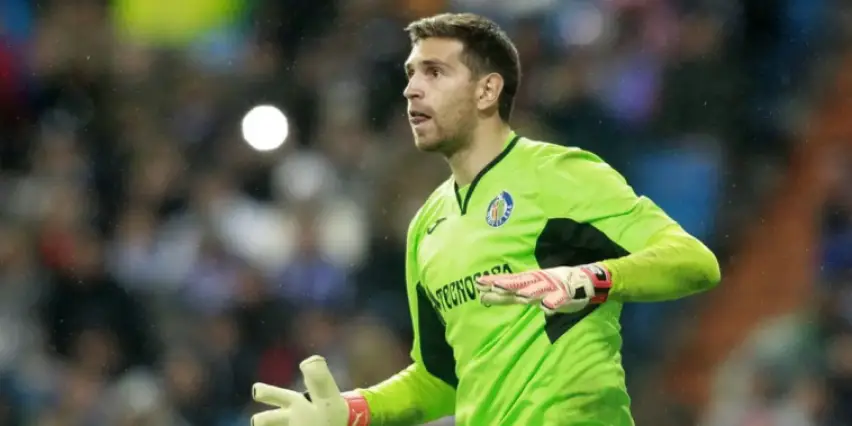 Avant de devenir un gardien de but titulaire, Emiliano Martínez a été prêté à plusieurs clubs. Lequel de ces clubs n'a-t-il pas rejoint en prêt ?