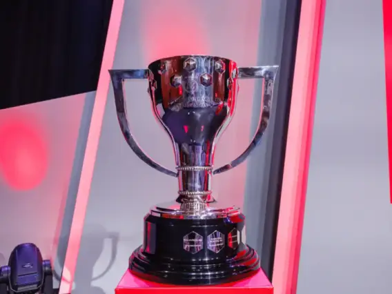 Combien de fois Lionel Messi, Luis Suárez et Neymar ont-ils remporté ensemble la Liga espagnole ?