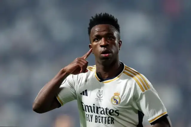 Quel numéro de maillot porte Vinícius Júnior au Real Madrid 2024  ?