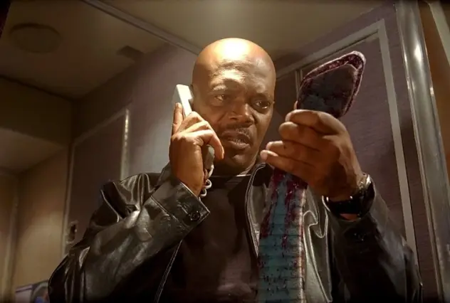 Dans quel film joue-t-il un personnage obsédé par l'élimination des serpents sur un avion ?