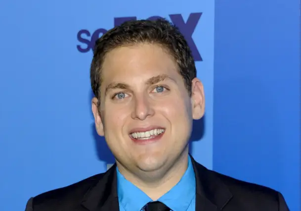 Avant de devenir acteur, Jonah Hill a fait des études dans quelle branche ?