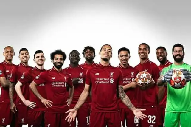 Quel manager de Liverpool FC est célèbre pour sa citation : "Le football, c'est bien plus important que ça" ?