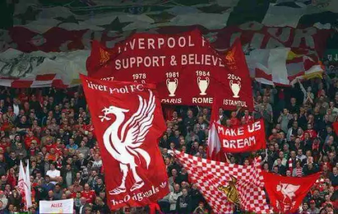Quel est le nom du célèbre hymne de Liverpool FC chanté par les supporters avant chaque match ?