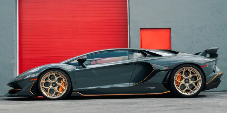 Quelle est la vitesse maximale de la Lamborghini Aventador SVJ ?
