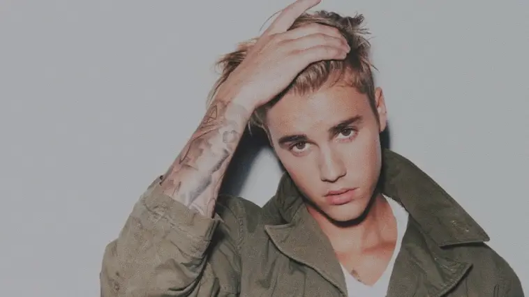 En plus de sa carrière musicale, Justin Bieber est également connu pour son talent dans quel sport ?