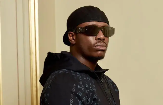 Werenoi est souvent comparé à quel autre artiste pour son style sombre et mélodique ?