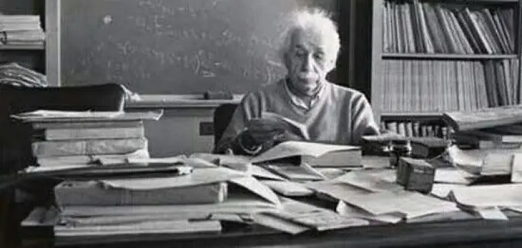 Quel poste Albert Einstein a-t-il refusé en 1952 ?