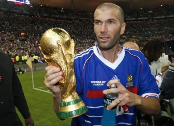 Combien de buts Zinedine Zidane a-t-il marqués lors de la finale de la Coupe du Monde de la FIFA 1998 ?