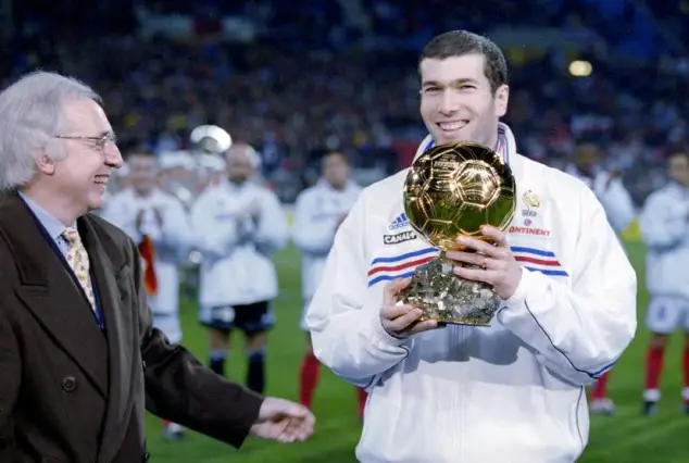Zinedine Zidane a remporté le Ballon d'Or en quelle année ?