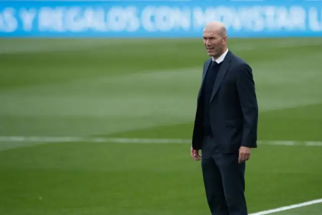 En quelle année Zinedine Zidane est-il devenu l'entraîneur principal du Real Madrid ?