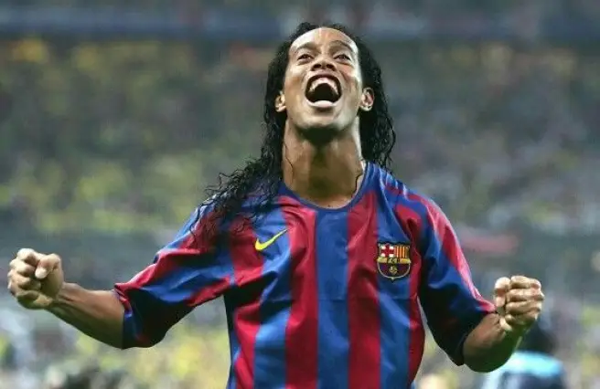 Quel est le prénom complet de Ronaldinho ?