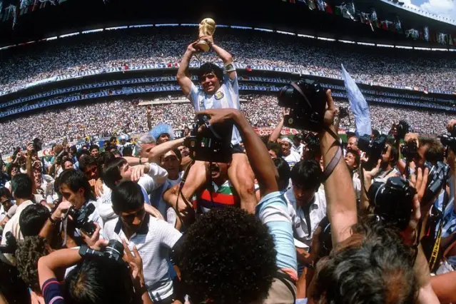 En quelle année Diego Maradona a-t-il remporté la Coupe du Monde avec l'Argentine ?